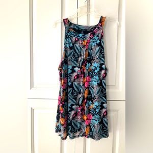 Women’s sleeveless summer tunic